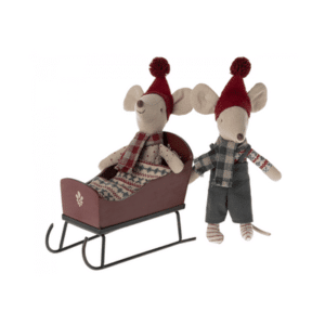 Traineau à souris rouge avec souris jouant