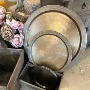 Plateau Rond en Aluminium Doré - Madam Stoltz